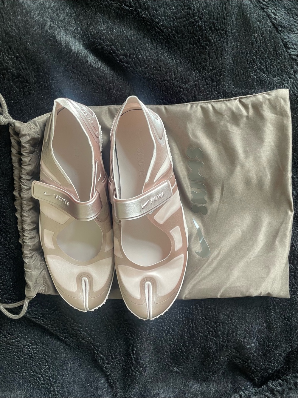 Brand New with Dust Bag Nike Skims first ever shoe limited edition color 7.5